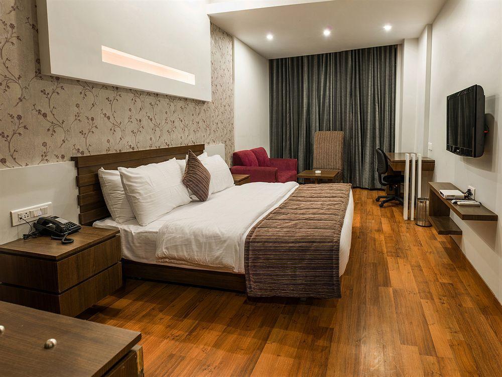 Hotel Narula'S Aurrum Amritsar Bagian luar foto