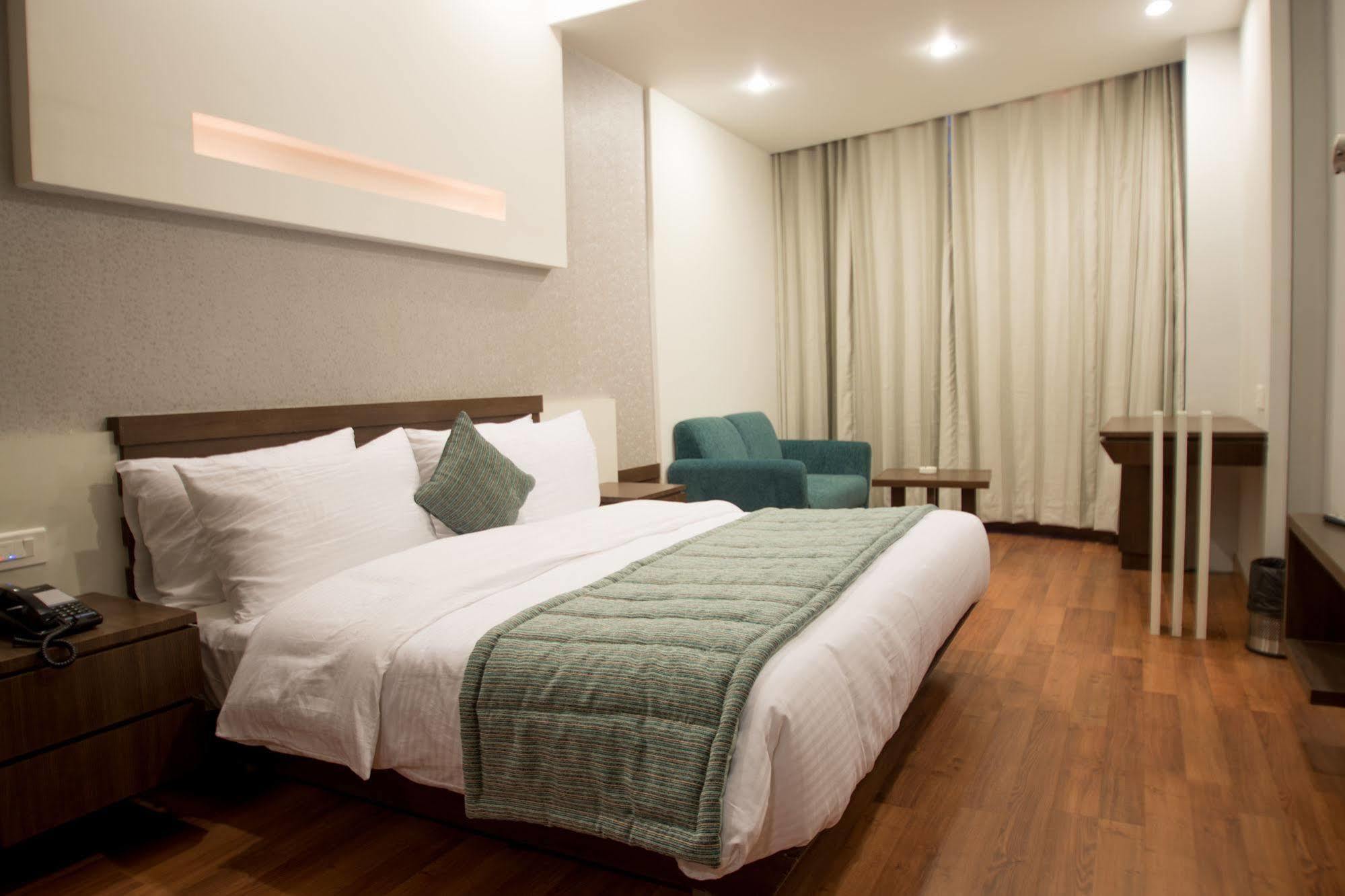Hotel Narula'S Aurrum Amritsar Bagian luar foto