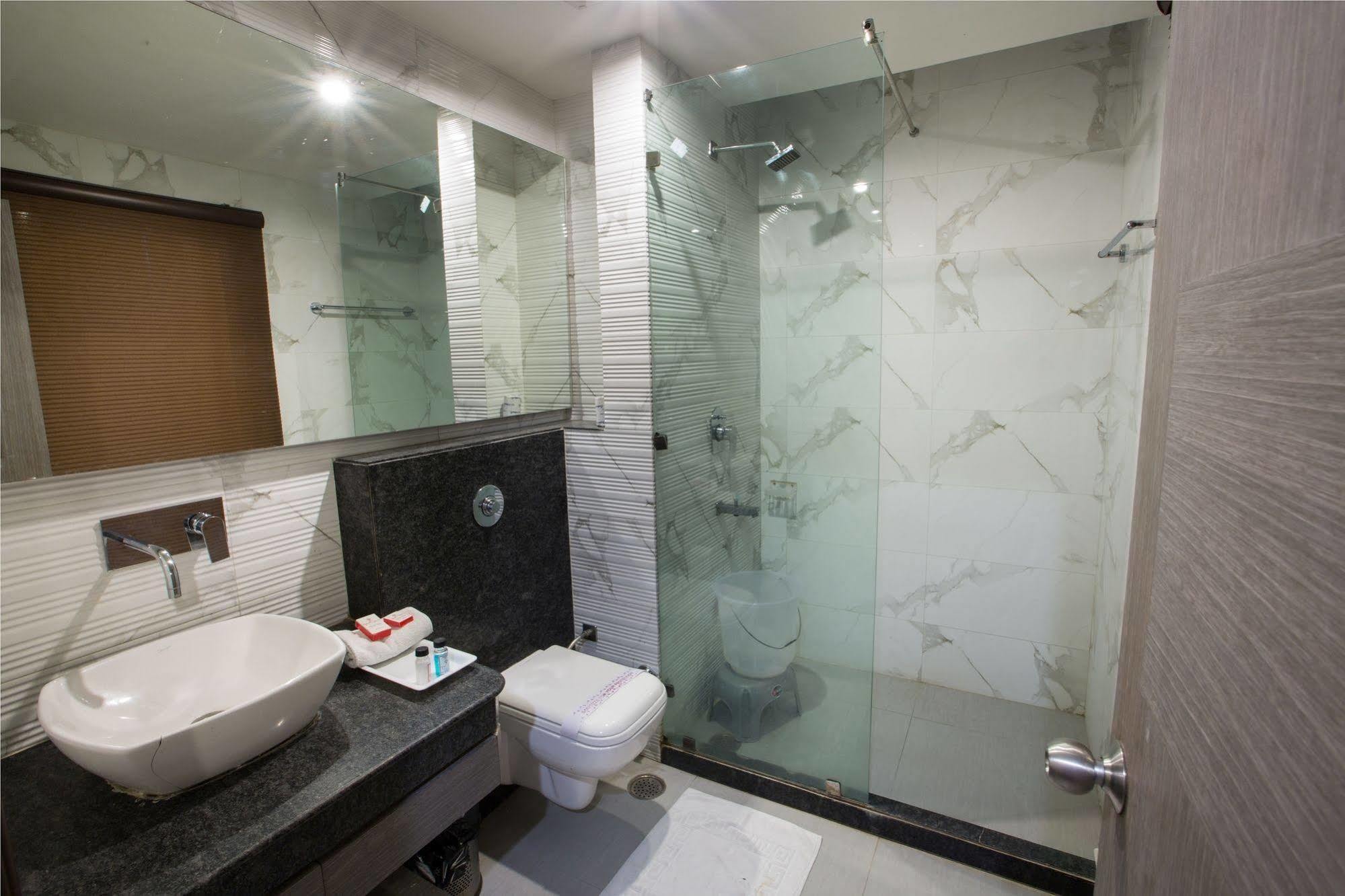 Hotel Narula'S Aurrum Amritsar Bagian luar foto